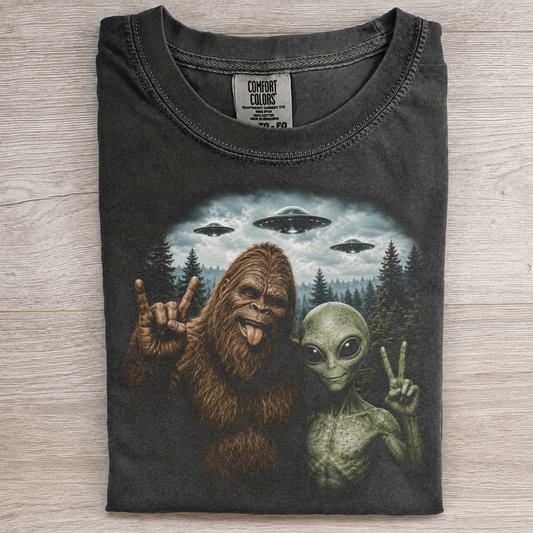Bigfoot Alien Besties Graphic Tee - Patriot Level